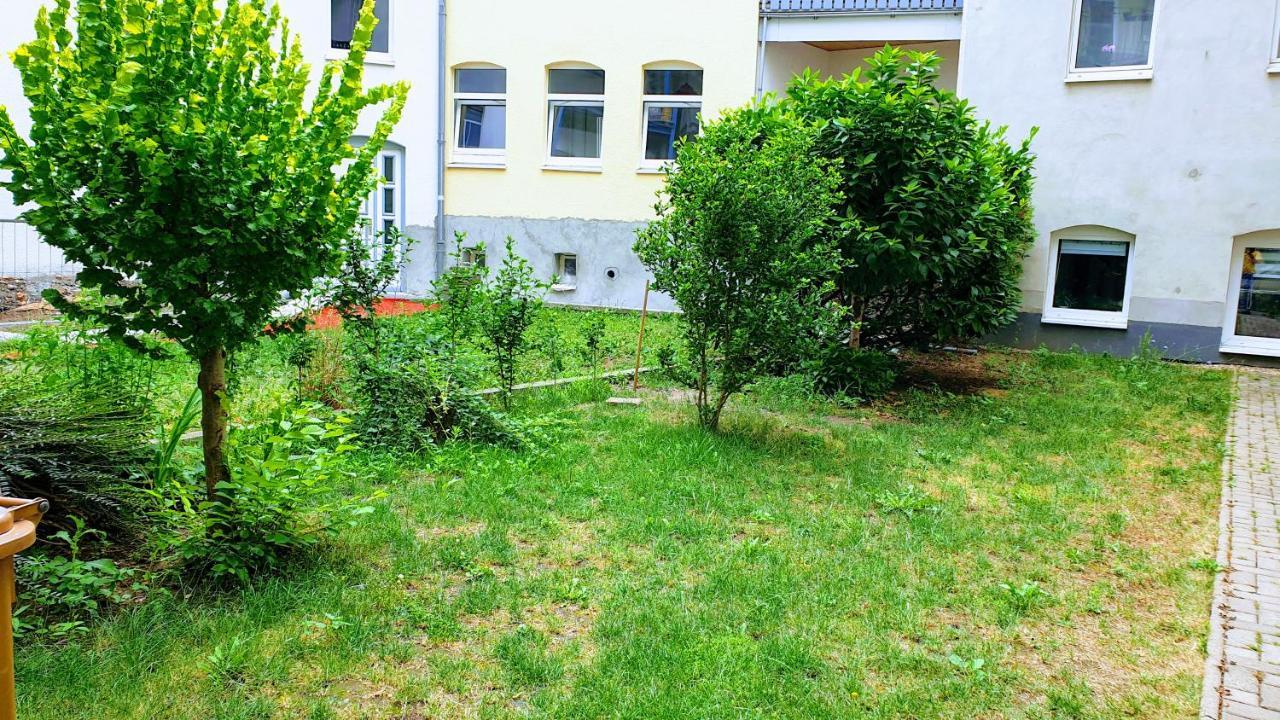 Budget Rooms In Halle With Shared Bathroom, Free Wifi, Netflix & Ipad Exterior photo