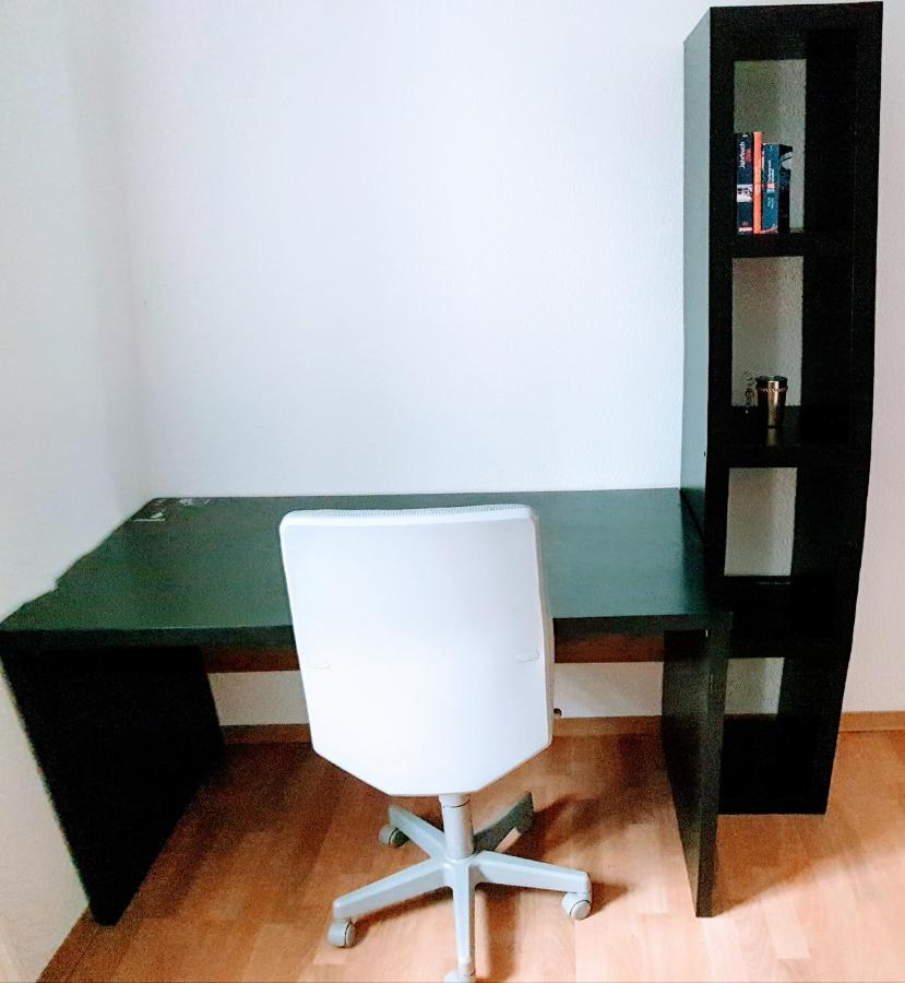 Budget Rooms In Halle With Shared Bathroom, Free Wifi, Netflix & Ipad Exterior photo