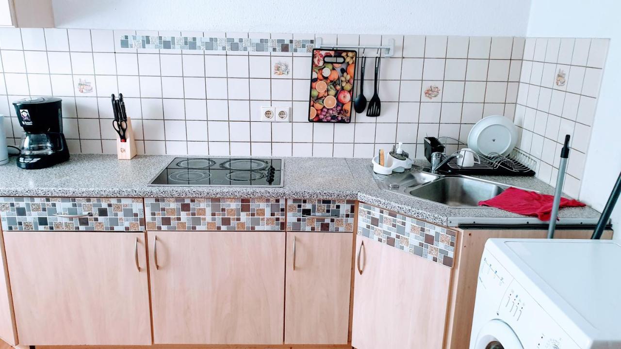 Budget Rooms In Halle With Shared Bathroom, Free Wifi, Netflix & Ipad Exterior photo
