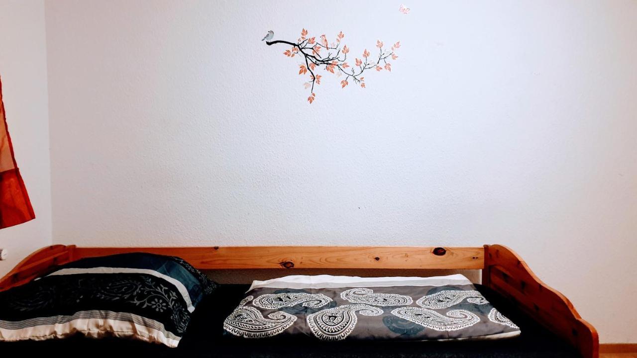 Budget Rooms In Halle With Shared Bathroom, Free Wifi, Netflix & Ipad Exterior photo