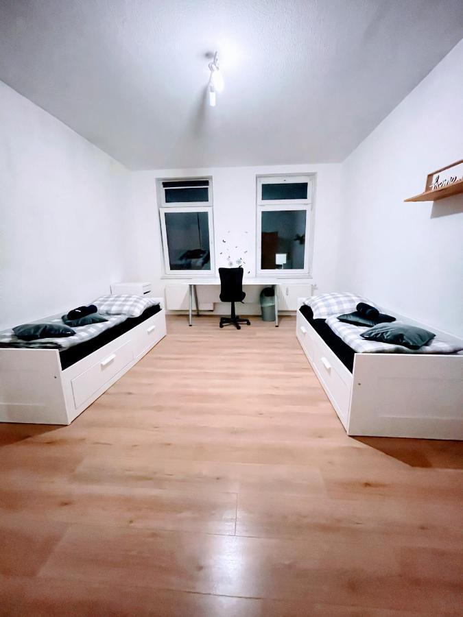 Budget Rooms In Halle With Shared Bathroom, Free Wifi, Netflix & Ipad Exterior photo